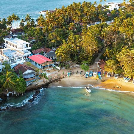 Triton Dondra Hotel Bagian luar foto