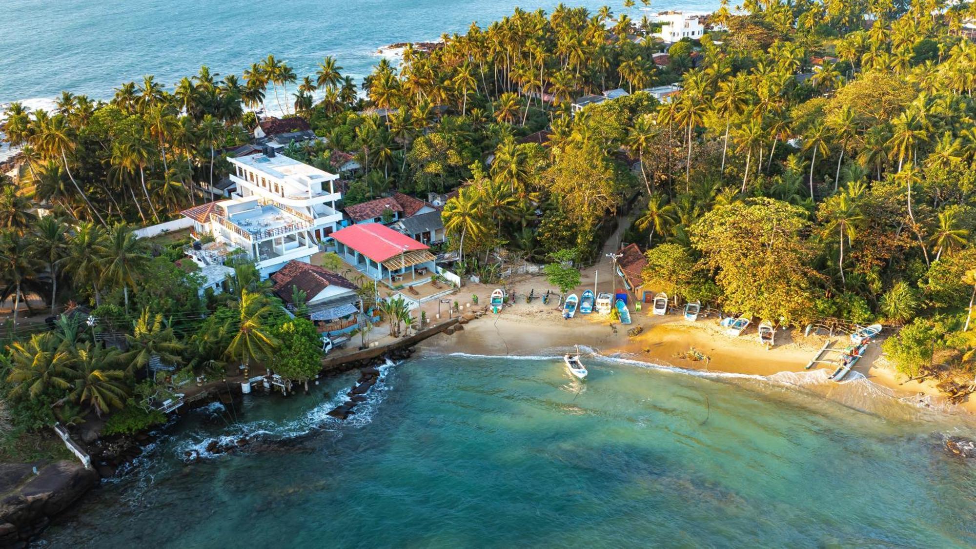 Triton Dondra Hotel Bagian luar foto