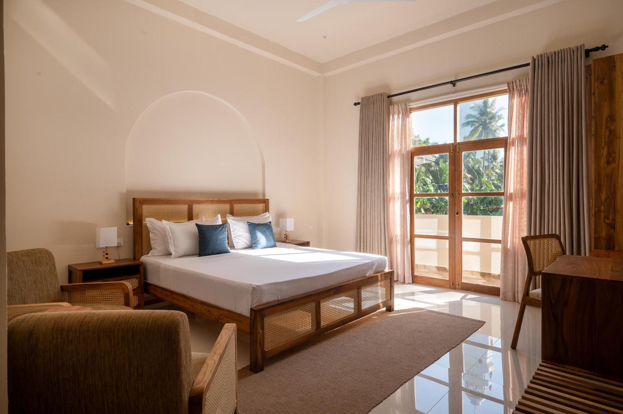 Triton Dondra Hotel Bagian luar foto